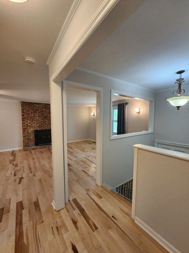 Building Photo - East Asheville Rental!