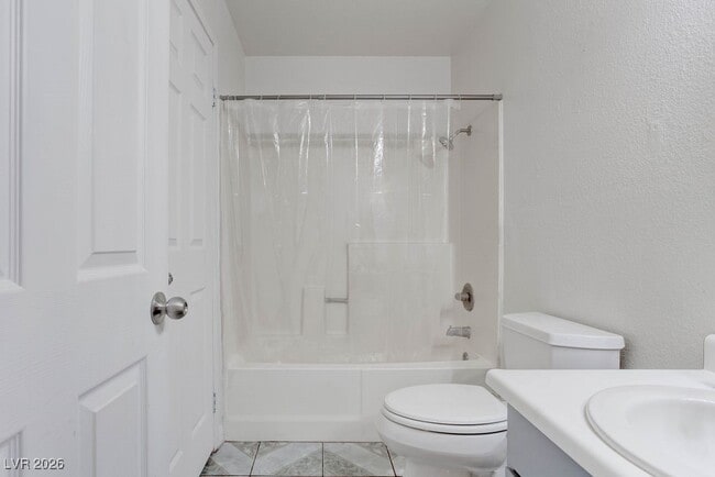 Building Photo - 808 Hedge Way