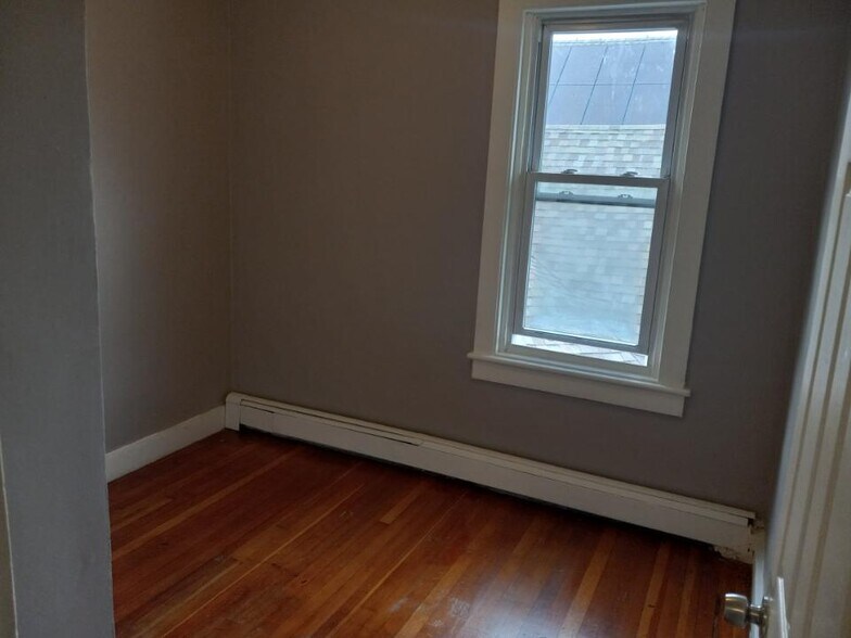 Building Photo - 11 Fairview Ave