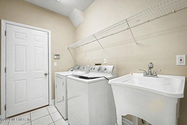 Building Photo - 337 S Mill View Way