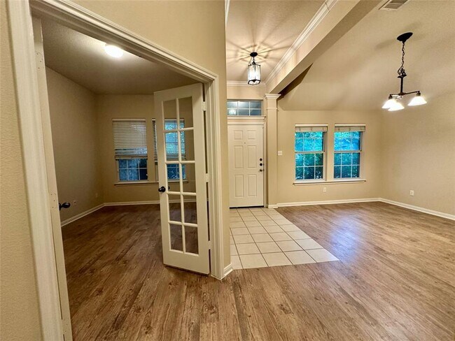 Building Photo - 315 Sendero Ln