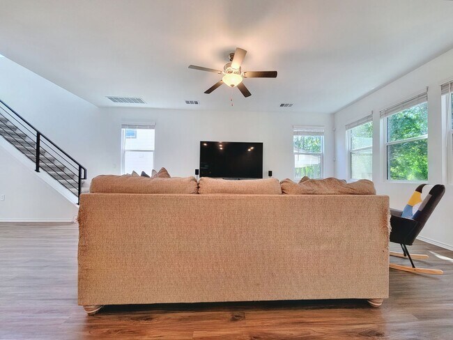 Building Photo - Spacious 4-Bedroom, 3-Bath Single-Family H...