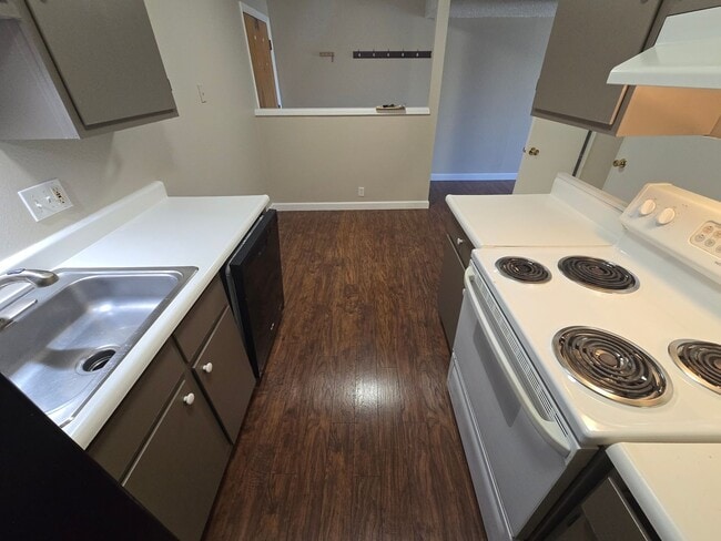 Building Photo - Sunny and Fresh One Bedroom Condo Available For Rent in Louisville!
