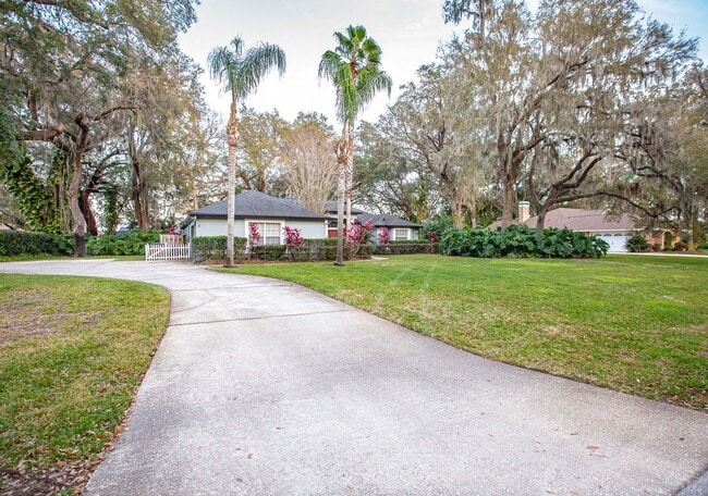 Building Photo - FOR RENT!!! STUNNING AND SPACIOUS 5 BEDROOM SINGLE FAMILY HOME...