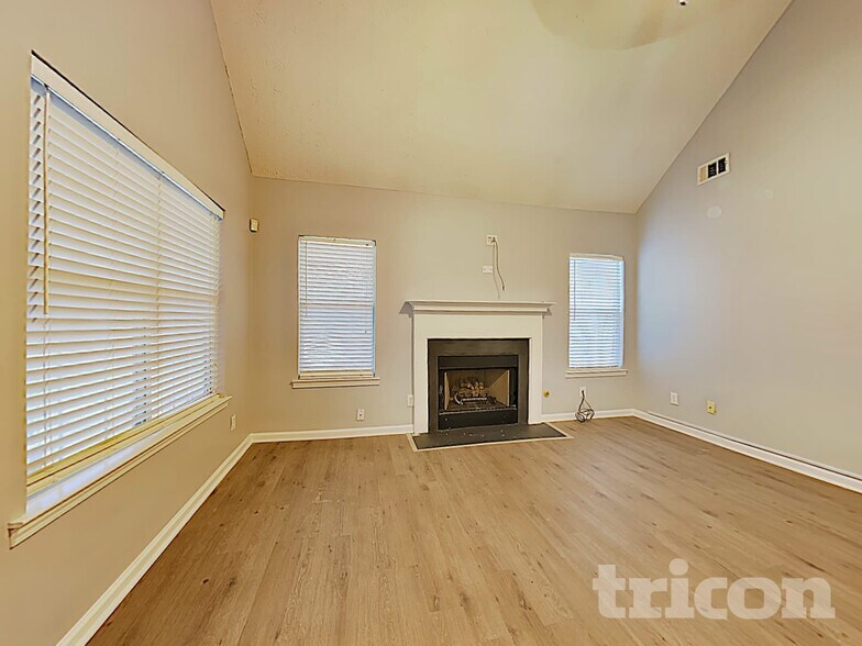 Building Photo - 169 Floresta Dr