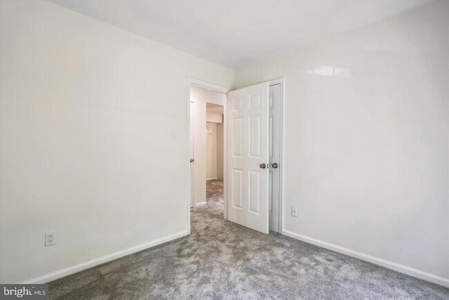 Building Photo - 2224 Springwood Dr