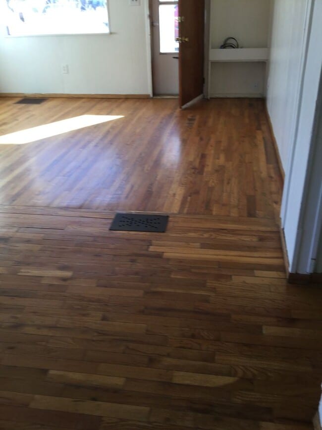 Building Photo - 3 bedroom 1 bath with large garage and shop