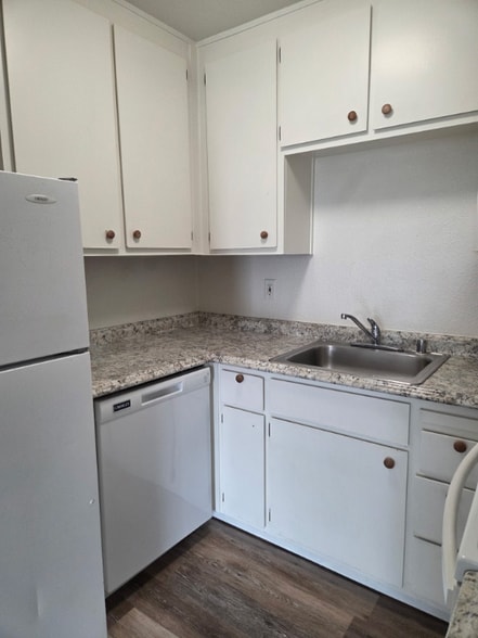 Building Photo - 6627 Blue Heron Dr