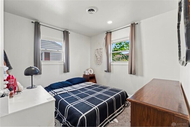 Building Photo - 1630 Falke Dr