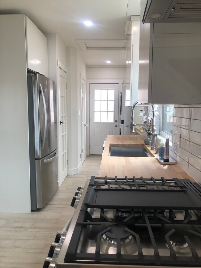 Building Photo - 3956 Olmsted Ave