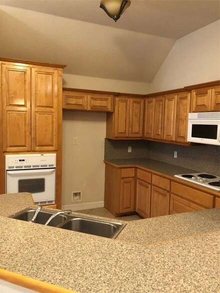 Building Photo - 13322 Colton Ln