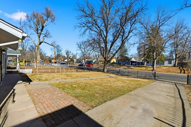 Building Photo - $1,930.95 - 3 Bedrooms, 1 Bathroom, Single Family Home in Aurora with fenced Yard!