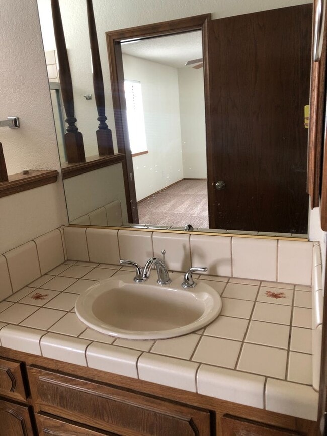 Building Photo - Spring Valley Lake Home