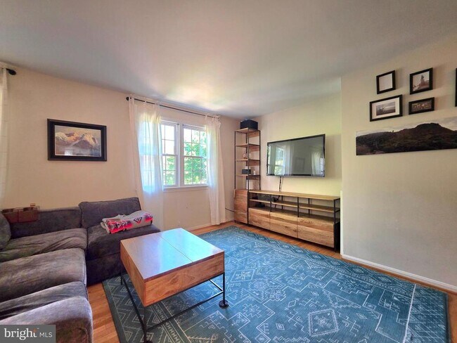 Building Photo - 2805 Balliett Ct