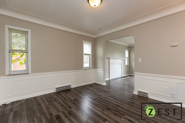 Building Photo - - BEAUTIFUL 3-BEDROOM 1 BATHROOM  April 11th 2-2:30 pm!