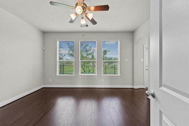 Building Photo - 9611 Knights Station Dr