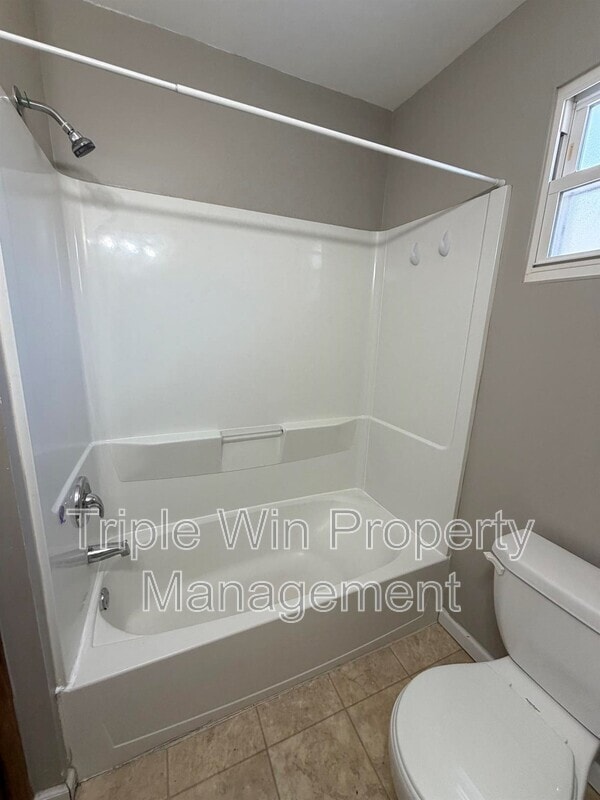 Building Photo - 8385 Latty Ave