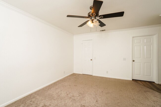 Building Photo - Fredericksburg_8415