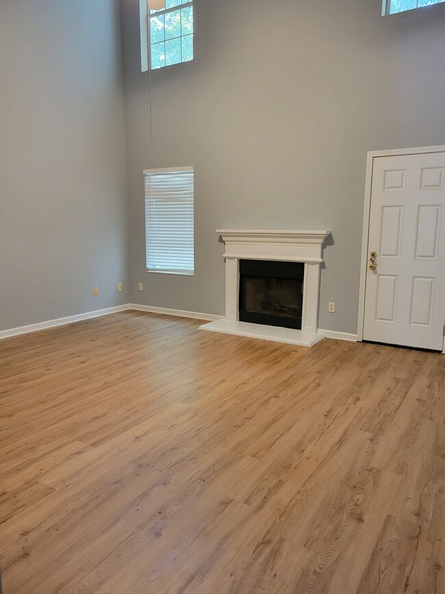 Building Photo - 2266 Charleston Pointe SE