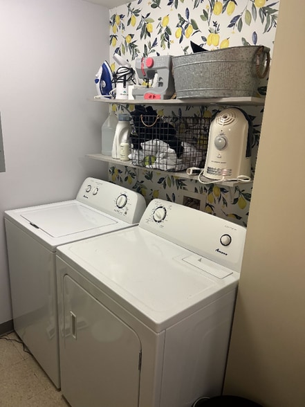 Building Photo - 615 W Hancock St