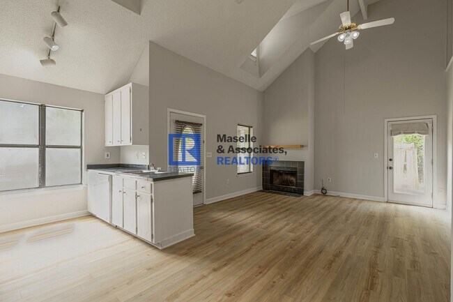 Building Photo - 3 Bed/2 Bath Home in Pearl