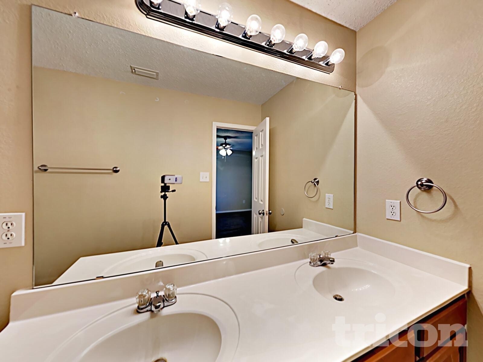Building Photo - 7109 Galveston Dr