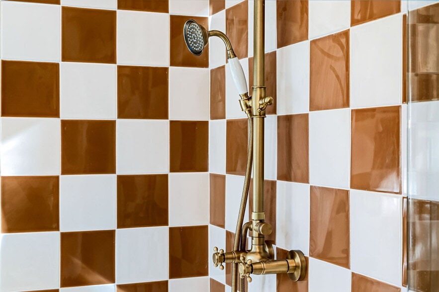 Rain shower head and hand held for options - 4629 Keswick Rd