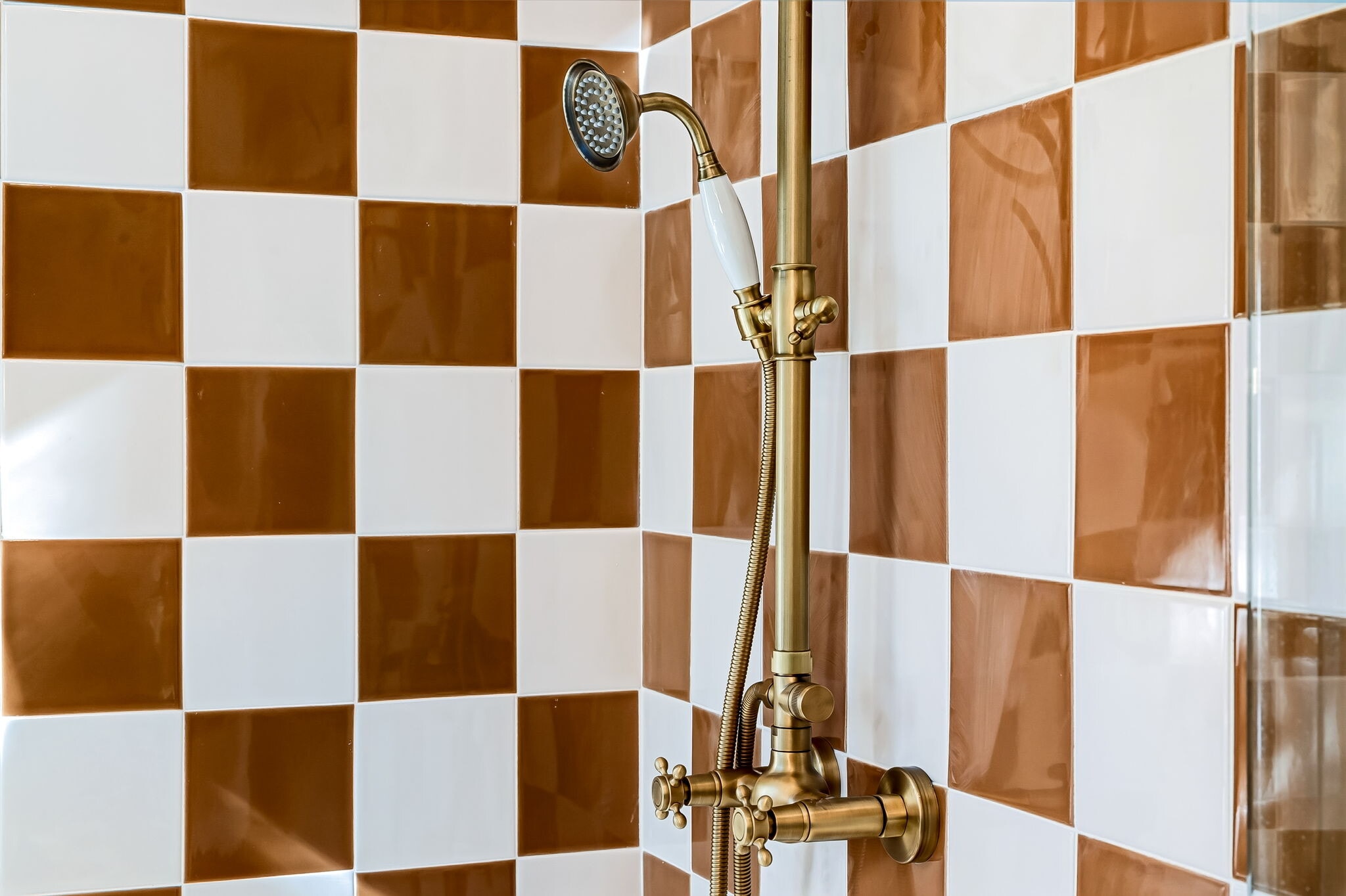 Rain shower head and hand held for options - 4629 Keswick Rd