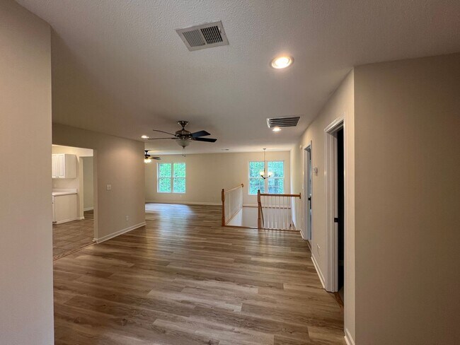 Building Photo - 253 Riverrun Dr