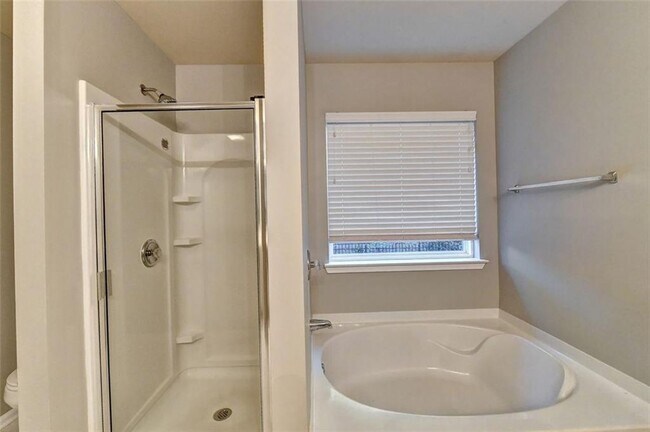Building Photo - 3070 Centerglen Ln