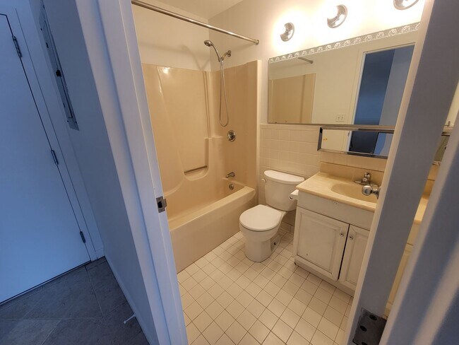 Building Photo - Studio Available Near North Quincy T With Parking