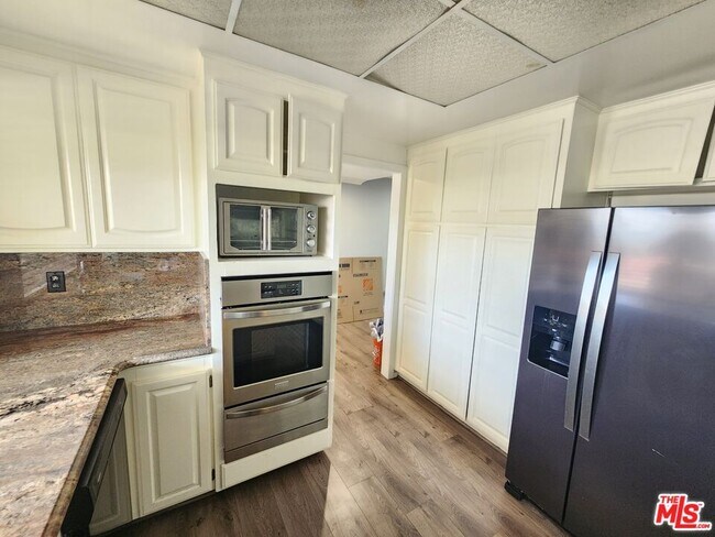 Building Photo - 11665 Babbitt Ave