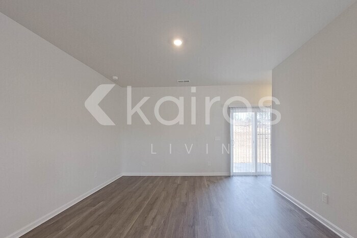 Building Photo - 2253 Banyon Cir