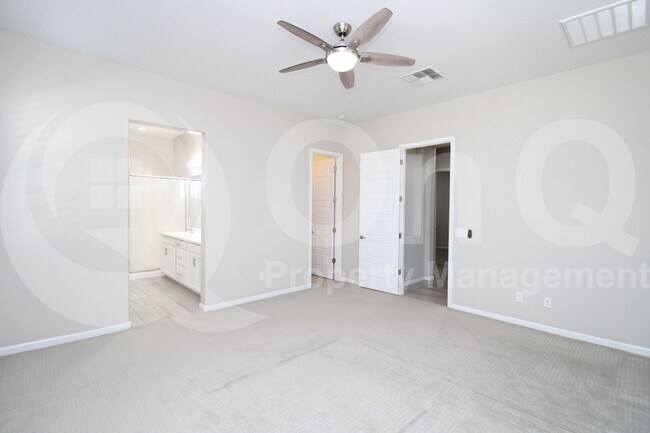 Building Photo - 106 N Bay Dr