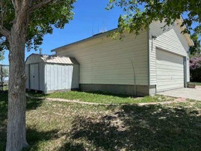 Building Photo - 3 bedroom home with a view in Spring Creek