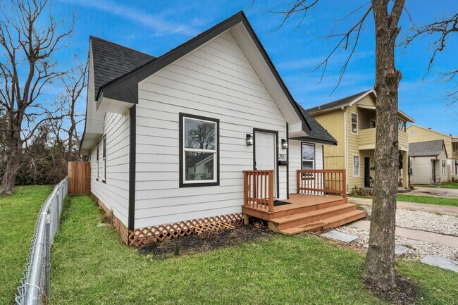 Building Photo - 2811 Winbern St