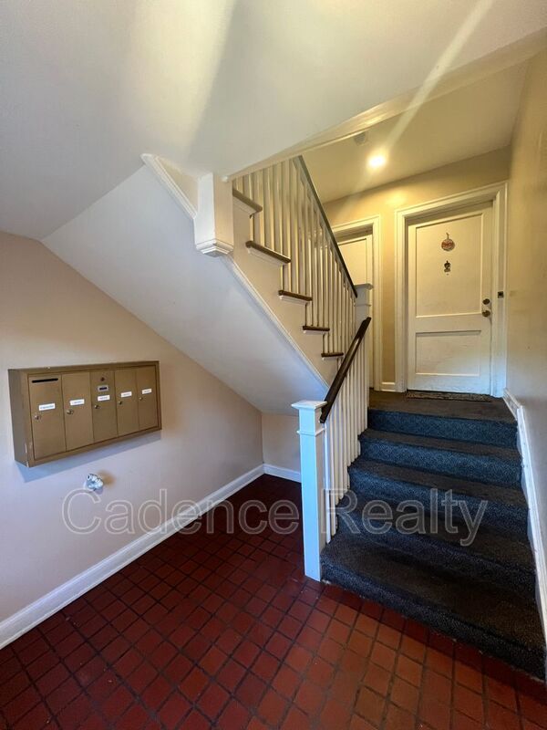 Building Photo - 2940 Oleander Dr