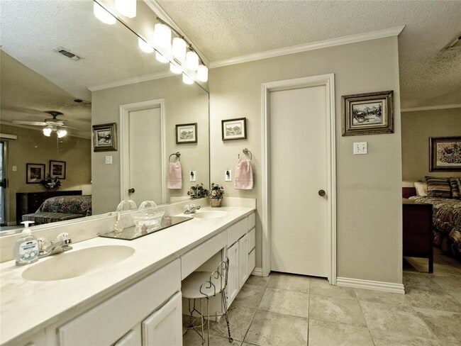 Building Photo - 7919 Ridgeline Dr N
