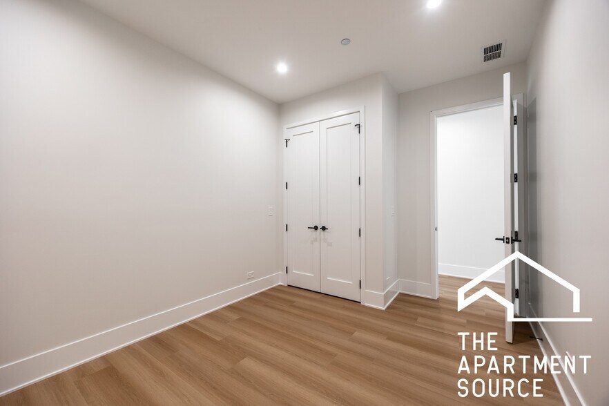 Building Photo - 1620 W Grand Ave