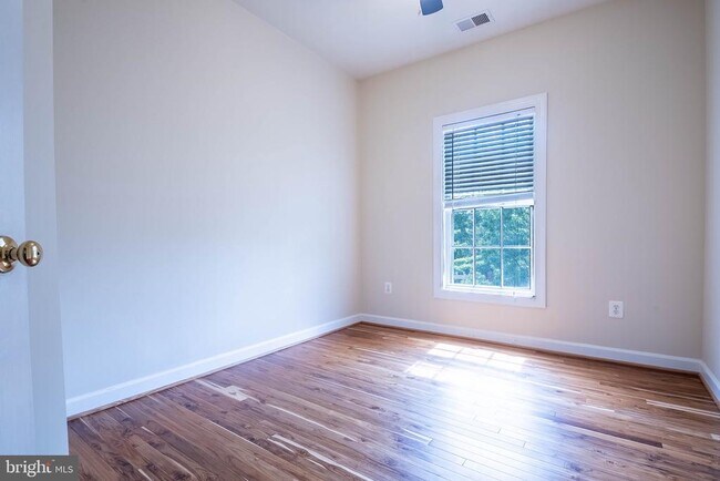 Building Photo - 3842 Sugarloaf Pkwy