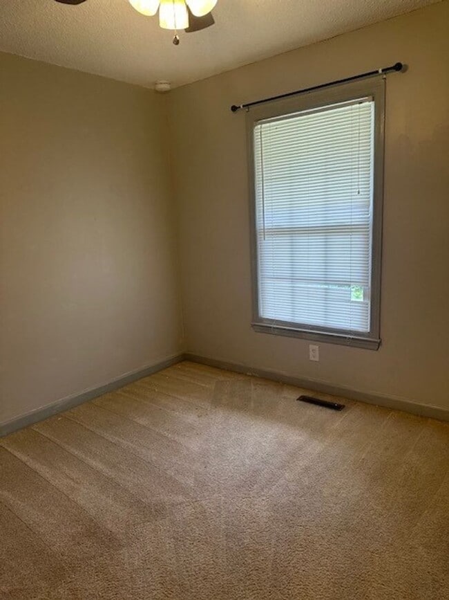 Building Photo - 3 Bed/2 Bath Home - Minutes from SJAFB, Sh...