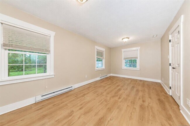 Building Photo - 104 Schenck Dr