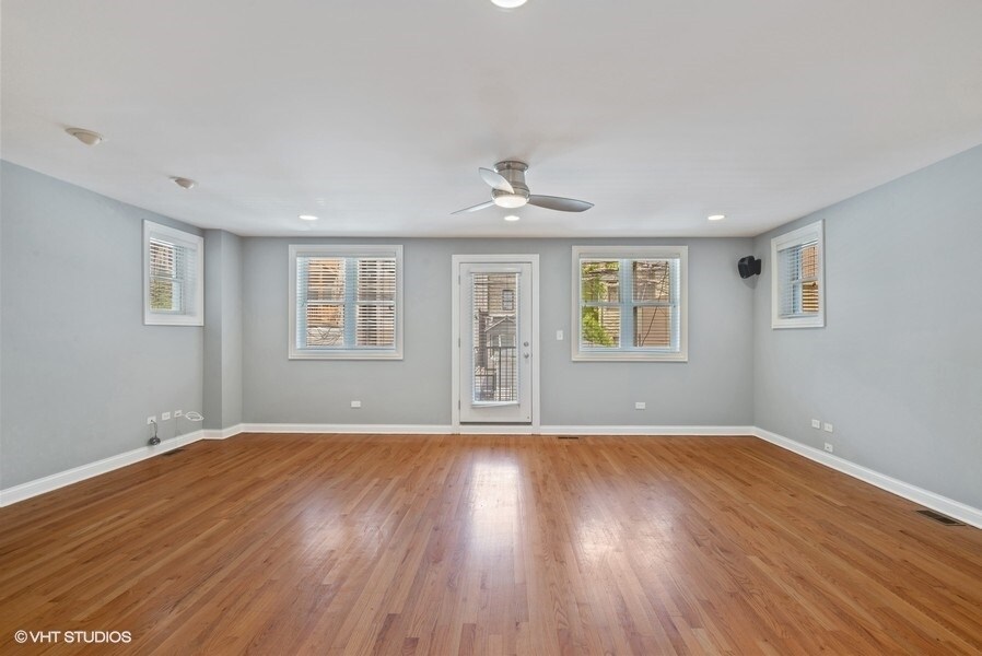 Building Photo - 3633 N Wilton Ave