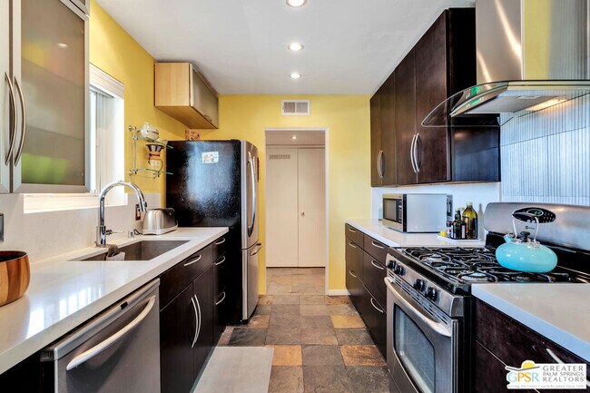 Building Photo - 2301 S Sky View Dr