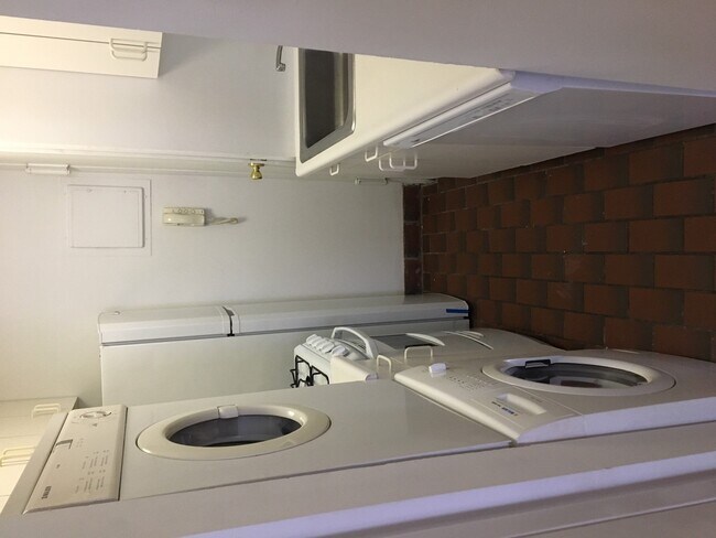 Building Photo - 1122 3rd Ave