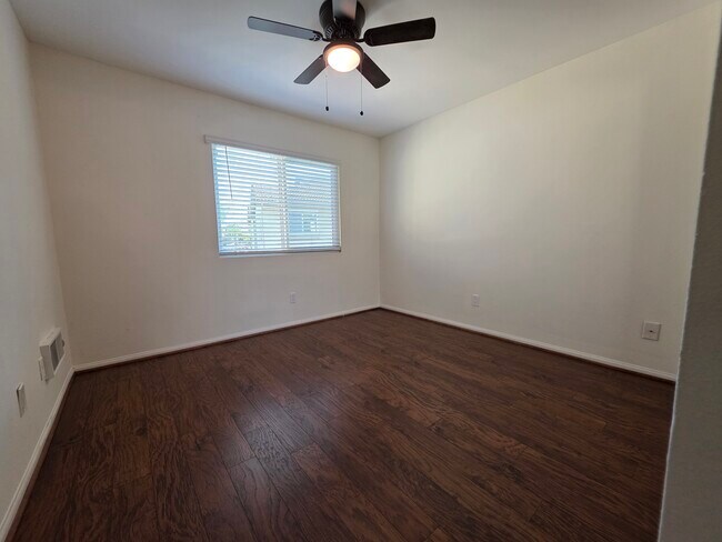 Building Photo - 204 Woodland Pkwy