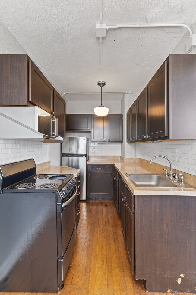 Building Photo - 28 E 16th St