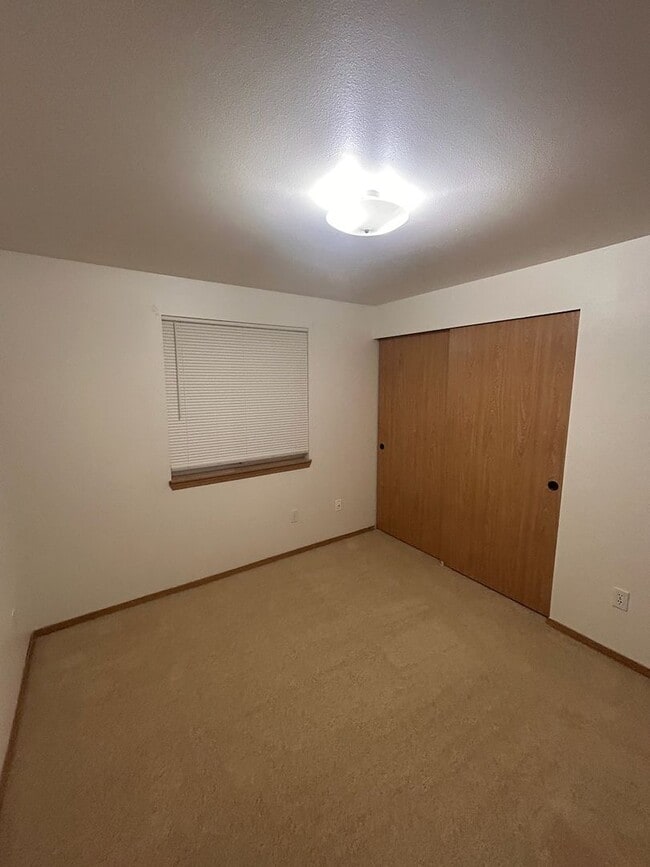 Building Photo - 218