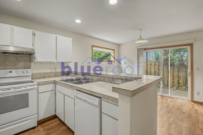 Building Photo - 520-522 SW 150th Ave