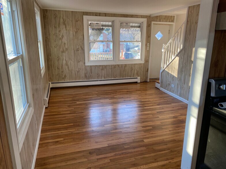 Building Photo - 239 Melville Dr